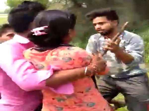 a couple beaten and try to physical attack with girl a couple beaten and try to physical attack with girl