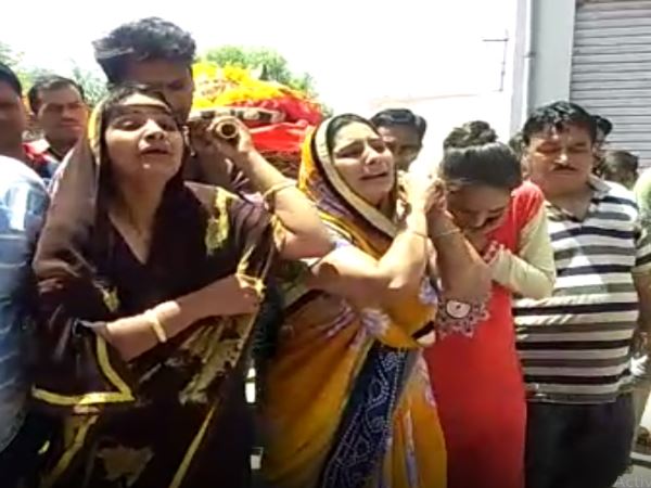 Daughters Perform last Rites of Their mother in Ajmer Daughters Perform last Rites of Their mother in Ajmer