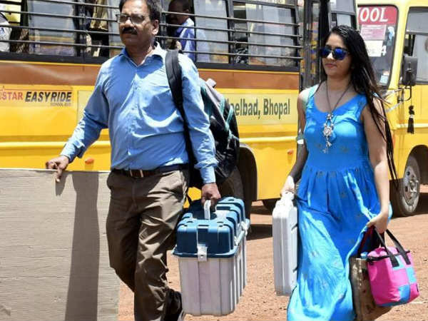 बॉक्स पर लिखा 154 नंबर से लगा पता