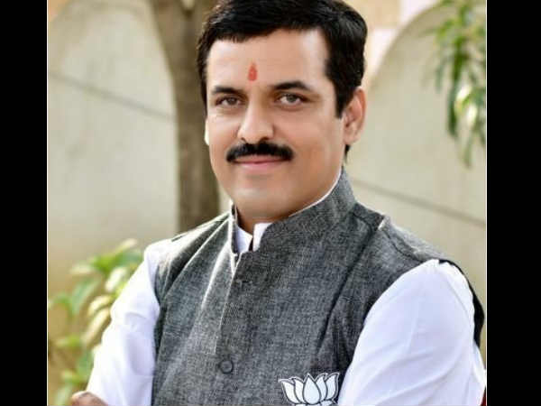 छत्तीसगढ़: सीडी कांड के मुख्य शिकायतकर्ता बीजेपी नेता प्रकाश बजाज महिला से छेड़छाड़ में गिरफ्तार छत्तीसगढ़: सीडी कांड के मुख्य शिकायतकर्ता बीजेपी नेता प्रकाश बजाज महिला से छेड़छाड़ में गिरफ्तार