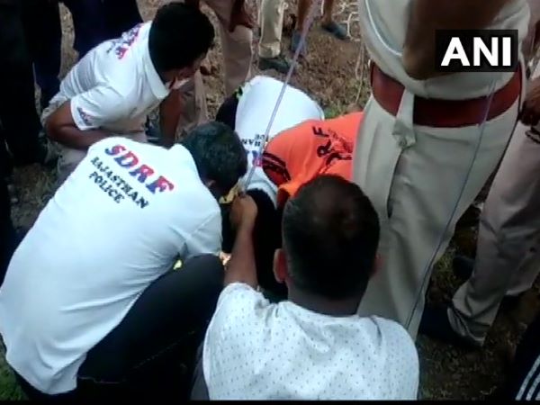 शाम 6.30 बजे से सुबह 7.45 तक जारी रहा रेस्क्यू ऑपरेशन