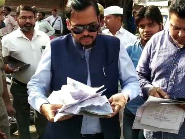 bulandshahr dm Abhay Singh vehicle checking on kala aam bulandshahr dm Abhay Singh vehicle checking on kala aam