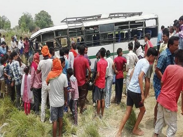 Bus accident in Bihars Siwan, six lost their lives Bus accident in Bihars Siwan, six lost their lives