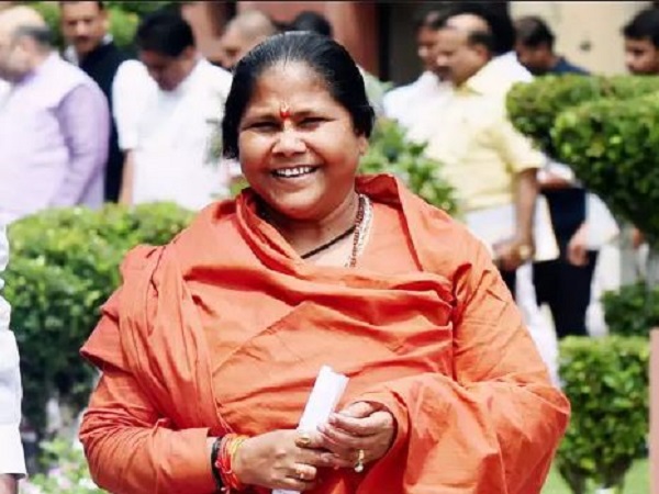 गाय 'नंदिनी' की बहुत याद आ रही हैं साध्वी