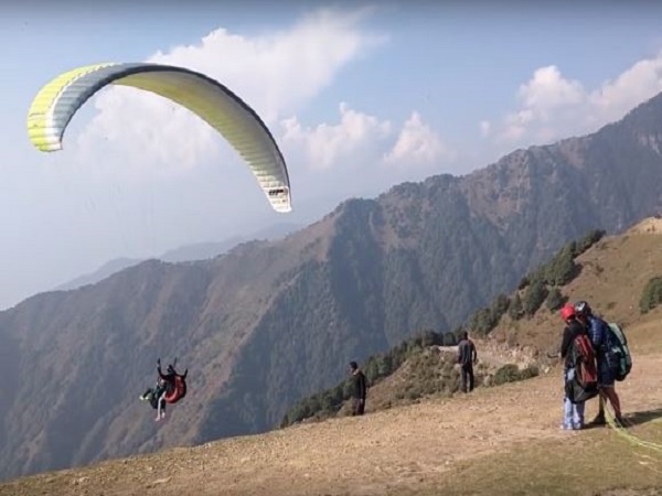 manali: 24 year old of punjab dies in paragliding accident manali: 24 year old of punjab dies in paragliding accident