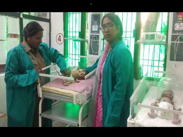 Carelessness! new born baby hand fractured after fallen down Carelessness! new born baby hand fractured after fallen down