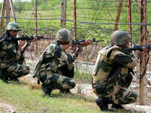नई दिल्ली। जम्मू कश्मीर के पुंछ के कृष्णा घाटी सेक्टर में सोमवार दोपहर को सीजफायर उल्लंघन कर पाकिस्तान की ओर से की गई गोलीबारी में बीएसएफ के एक सब-इस्पेक्टर घायल हो गए। दो नागरिक भी पाकिस्तान की गोलीबारी में घायल हुए हैं। सभी को पुंछ के अस्पताल में भर्ती कराया गया है। घायलों की हालत अब खतरे के बाहर बताई गई है। नई दिल्ली। जम्मू कश्मीर के पुंछ के कृष्णा घाटी सेक्टर में सोमवार दोपहर को सीजफायर उल्लंघन कर पाकिस्तान की ओर से की गई गोलीबारी में बीएसएफ के एक सब-इस्पेक्टर घायल हो गए। दो नागरिक भी पाकिस्तान की गोलीबारी में घायल हुए हैं। सभी को पुंछ के अस्पताल में भर्ती कराया गया है। घायलों की हालत अब खतरे के बाहर बताई गई है।