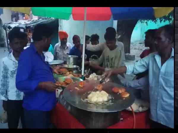 free chaat to all for PM modi victory free chaat to all for PM modi victory