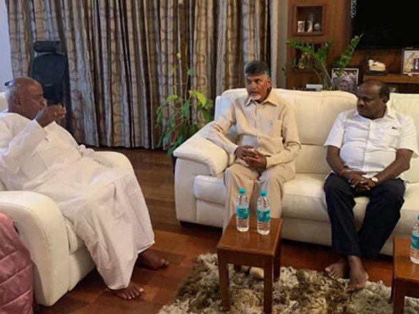 Andhra CM Chandrababu Naidu discussed forging a non BJP alliance after the results with HD Deve Gowda Andhra CM Chandrababu Naidu discussed forging a non BJP alliance after the results with HD Deve Gowda
