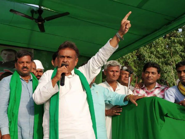 दोनों की पत्नियां कर रहीं चुनाव प्रचार