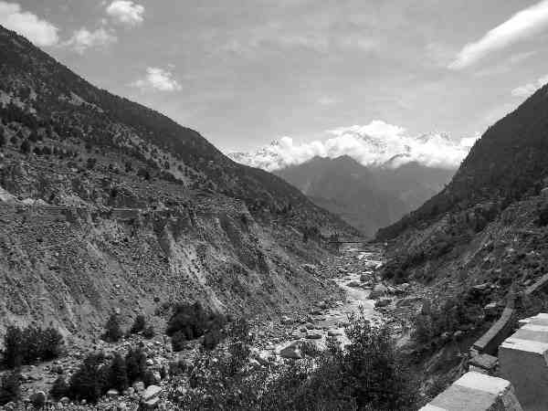 six mountaineer stranded, rescue operation started six mountaineer stranded, rescue operation started