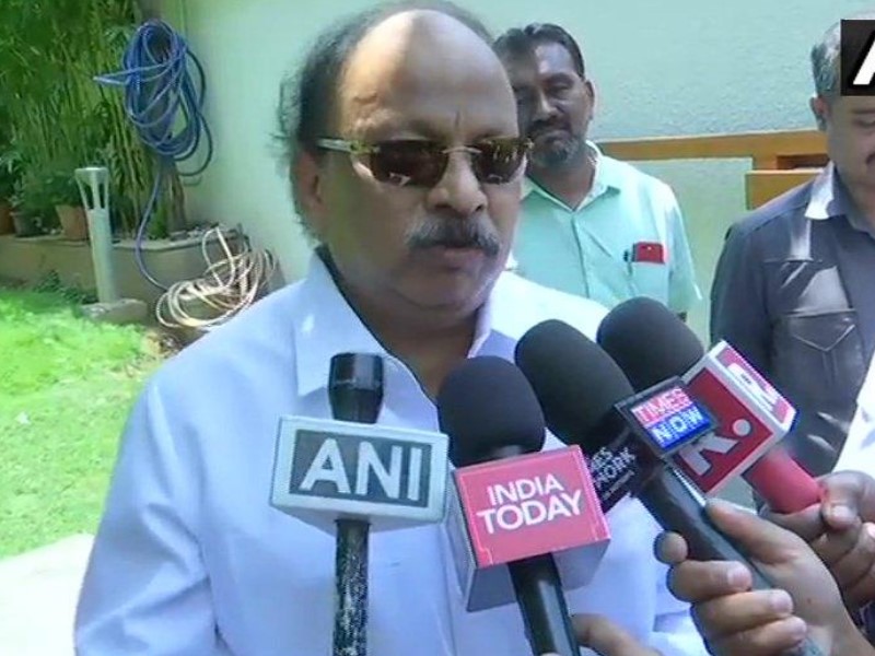 Congress sends notice to MLA Roshan Baig over his statement against KC Venugopal, Congress sends notice to MLA Roshan Baig over his statement against KC Venugopal,