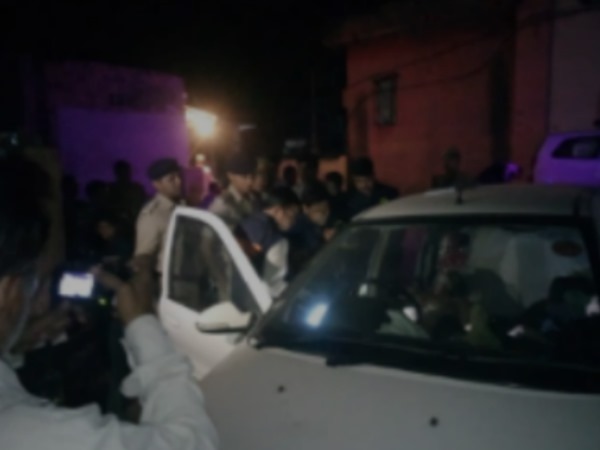 कार की बैटरी ठीक कराने की बात कहकर गया था