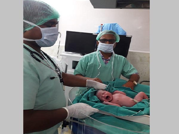 बच्ची का नाम रखा 'फानी'