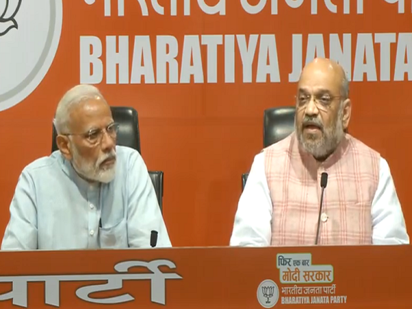 शरद यादव और अहमद पटेल ने भी बोला हमला