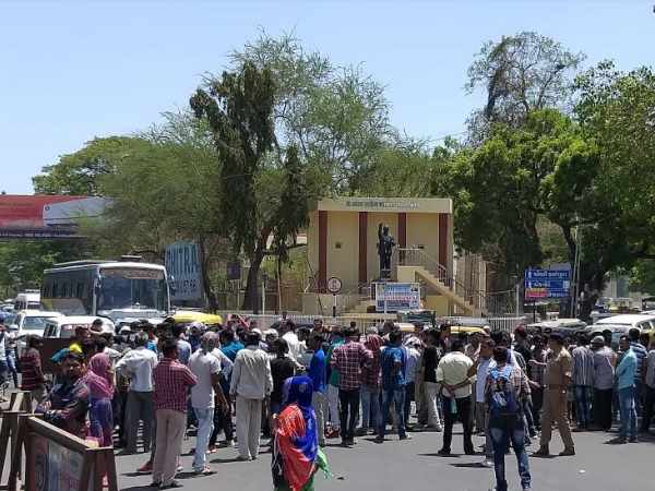धारदार हथियार से कर दी गई युवक की हत्या