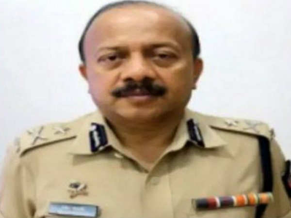 महाराष्ट्र: तेजतर्रार IPS देवेन भारती बने ATS प्रमुख महाराष्ट्र: तेजतर्रार IPS देवेन भारती बने ATS प्रमुख