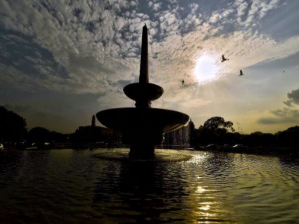 Weather may change in delhi ncr, little rain may decrease the temperature Weather may change in delhi ncr, little rain may decrease the temperature