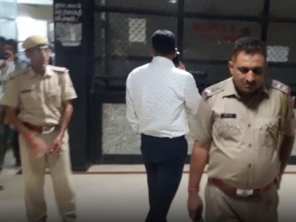 आरोपी की तलाश में टीमें रवाना