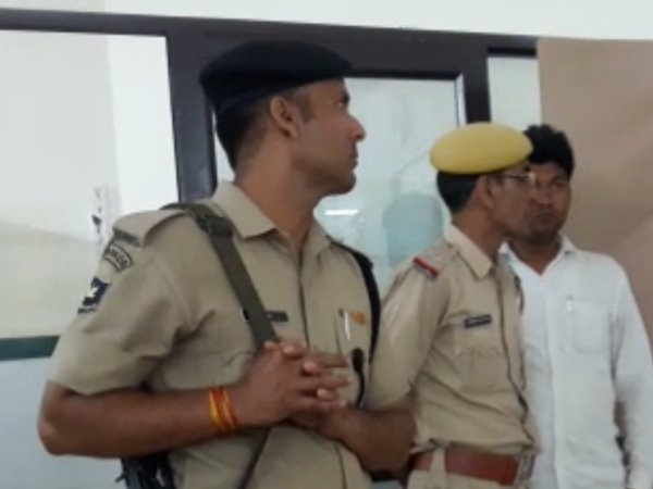 घर से उठाकर ले गया आरोपी