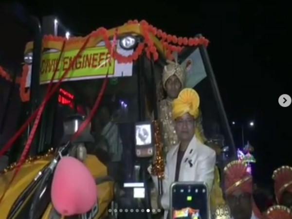 Engineer Dulha in JCB in Baloda bazar kasdol Chhatisgarh Engineer Dulha in JCB in Baloda bazar kasdol Chhatisgarh
