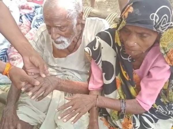 119 के बुजुर्ग ने पत्नी संग डाला वोट