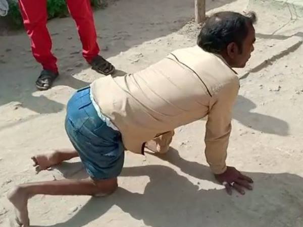 बिना मदद खुद पहुंचे दिव्यांग और असहाय मतदाता
