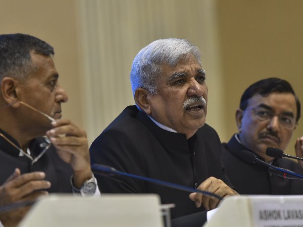 EC का अंदरूनी विवादःक्या बाहर के हल्ला की जड़ें भीतर ही थीं? EC का अंदरूनी विवादःक्या बाहर के हल्ला की जड़ें भीतर ही थीं?