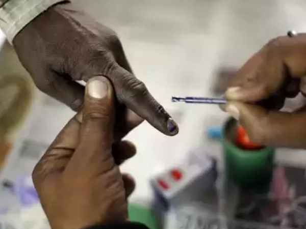 Lok Sabha Elections 2019 polling officer died in gorakhpur Lok Sabha Elections 2019 polling officer died in gorakhpur
