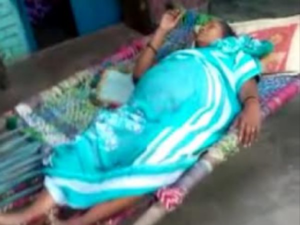घर के अंदर बेहोशी की हालत में मिले