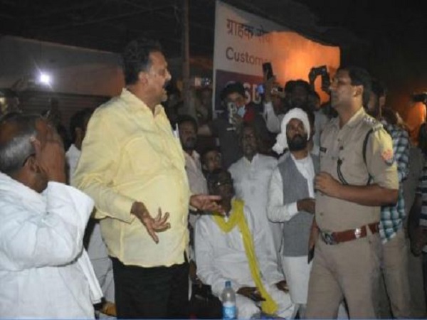गिनती से पहले ईवीएम बदले जाने का विपक्ष का आरोप