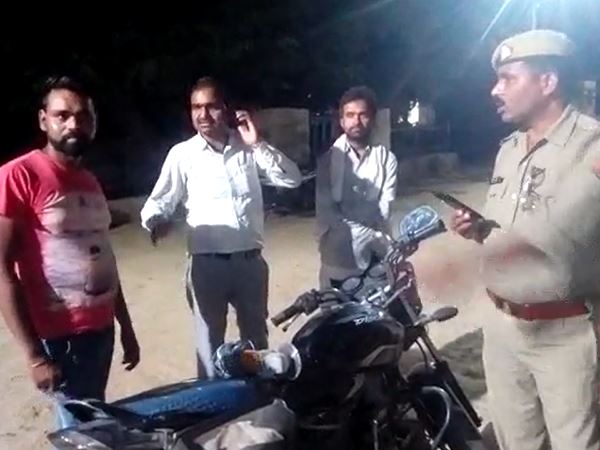 ruckus between bsp and bjp workers outside strong room in farrukhabad ruckus between bsp and bjp workers outside strong room in farrukhabad