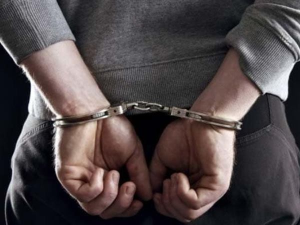 संचालक की तलाश कर रही पुलिस