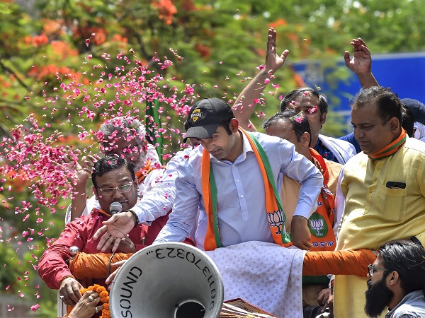 Lok Sabha Election Results 2019: Raina and Harbhajan wish Gambhir and Narendra modi on glorious win Lok Sabha Election Results 2019: Raina and Harbhajan wish Gambhir and Narendra modi on glorious win