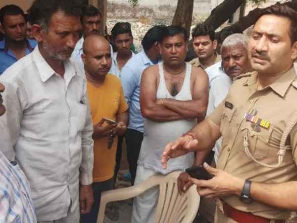 किसी काम से आया था गांव