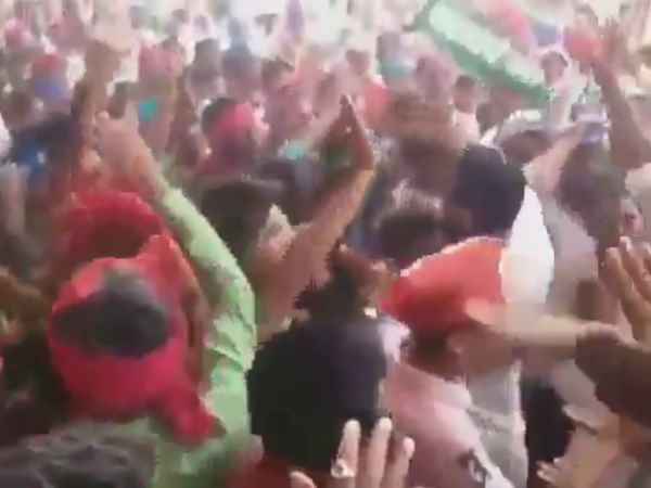 Lok Sabha Elections 2019 clash between akhilesh yadav and mayawati supporters video viral Lok Sabha Elections 2019 clash between akhilesh yadav and mayawati supporters video viral