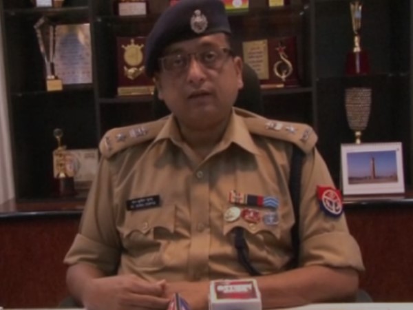 two arrested including policeman for blackmailing doctor two arrested including policeman for blackmailing doctor