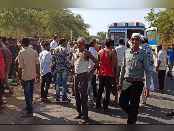 Gujarat: 10 Killed in Deadly Road Accident at Anand district Gujarat: 10 Killed in Deadly Road Accident at Anand district