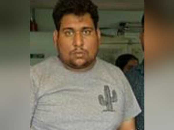 पेट्रोल पंप के लाइसेंस के लिए 25 लाख मांगे, नौकरी के लिए 40 लाख ठगे