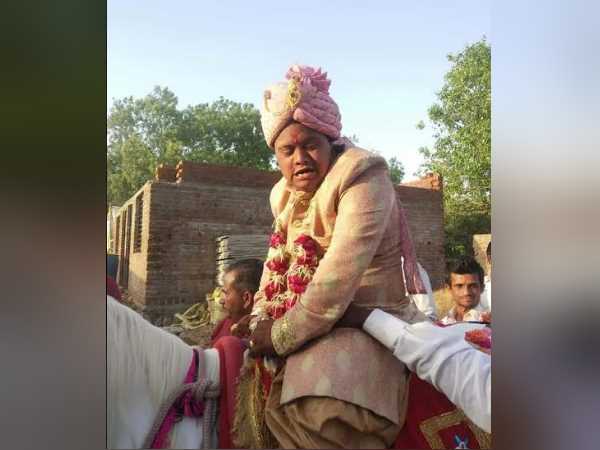 बिना दुल्हन के दूल्हा बना अजय