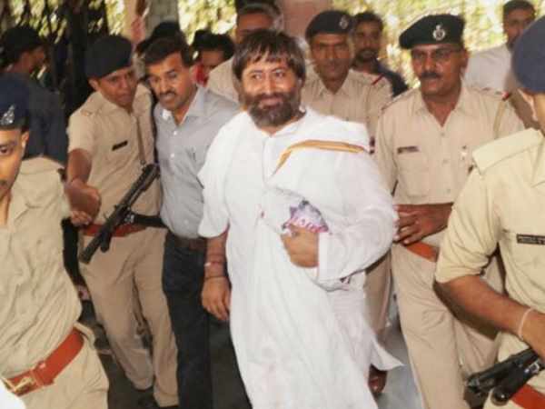 हकदार के बारे में कुछ भी बोलने से बच रहे