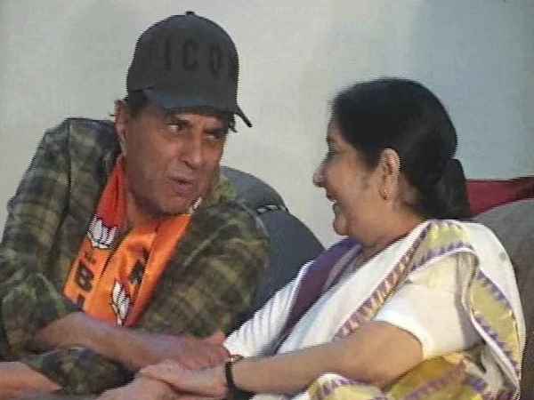 Sushma Swaraj has campaigned in favor of BJP candidate Sunny Deol Sushma Swaraj has campaigned in favor of BJP candidate Sunny Deol