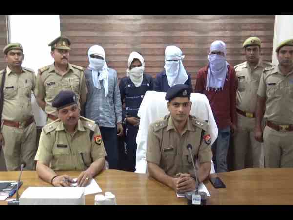 police seized alcohol worth 10 lakh rupees police seized alcohol worth 10 lakh rupees