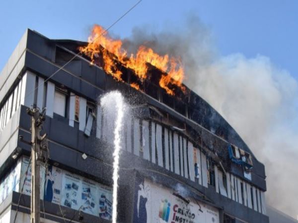 'मैं मां-मां पुकार रही थी...सीढ़ियां आग से ब्लॉक हो चुकी थीं'