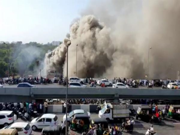'इमारत से न कूदते तो मारे जाते हम'