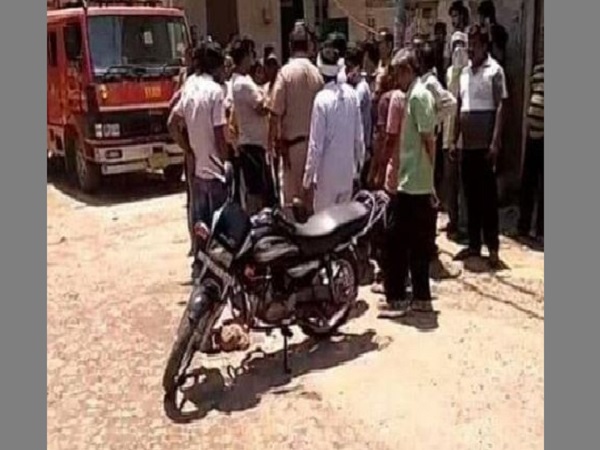 delhi: blast in ac gas cylinder in najafgarh, one dead another injured delhi: blast in ac gas cylinder in najafgarh, one dead another injured
