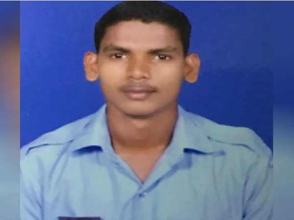 IAF airman, 23, shoots himself dead in Chhattisgarh Express coach IAF airman, 23, shoots himself dead in Chhattisgarh Express coach