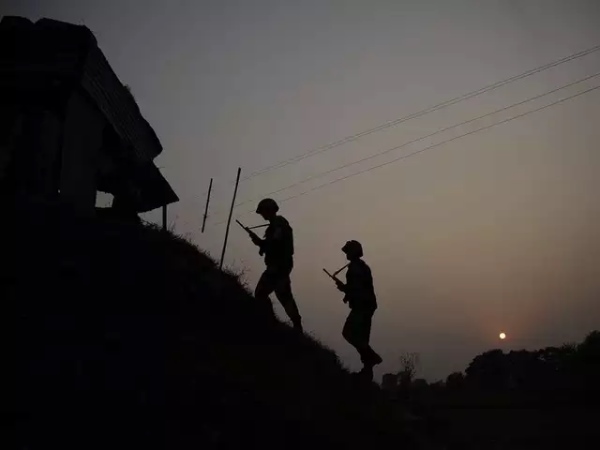 तीन महीने में तीन बार आया घर
