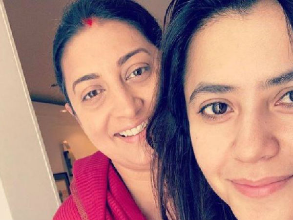 14 किमी नंगे पांव चलकर सिद्धिविनायक पहुंचीं स्मृति ईरानी