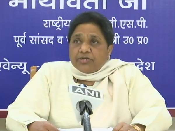 संस्थाएं सरकार के सामने नतमस्तक